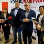 24.09.2019. Kielce. Konferencja KO - niszczenie i kradzież materiałów wyborczych. Na zdjęciu (od lewej): Edward Rzepka, Teresa Dziopa, Adam Cyrański - poseł, Artur Gierada - poseł PO i Izabela Buszewicz / Piotr Kwaśniewski / Radio Kielce
