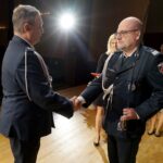 26.09.2019. Kielce. Jubileusz Krajowej Administracji Skarbowej. Na zdjęciu (od lewej): Jarosław Bartosiński - Oddział Celny w Kielcach i Piotr Walczak - szef Krajowej Administracji Skarbowej / Piotr Kwaśniewski / Radio Kielce