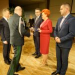 26.09.2019. Kielce. Jubileusz Krajowej Administracji Skarbowej. Na zdjęciu (od lewej): Sławomir Podkówka - dyrektor Izby Administracji Skarbowej w Kielcach, Piotr Walczak - szef Krajowej Administracji Skarbowej, Dariusz Dryjas - szef Prokuratury Okręgowej w Kielcach, Małgorzata Szuba - prokurator rejonowy Kielce-Zachód i Paweł Wójcik - burmistrz Chmielnika / Piotr Kwaśniewski / Radio Kielce