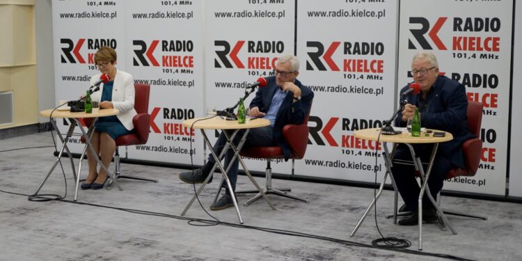 29.09.2019. Kielce. Studio Polityczne Radia Kielce. Na zdjęciu (od lewej): Maria Zuba - posłanka PiS, Edward Rzepka - kandydat do Senatu z Koalicyjnego Komitetu Wyborczego Koalicja Obywatelska PO .N iPL Zieloni z okręgu 83 i Czesław Siekierski -  „jedynka” świętokrzyskiej listy PSL-KP do Sejmu / Piotr Kwaśniewski / Radio Kielce