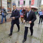 30.09.2019. Kielce. Konferencja prasowa posła Michała Cieślaka i europosła Adama Bielana. Na zdjęciu (od lewej): Michał Cieślak - poseł i Adam Bielan - europoseł / Piotr Kwaśniewski / Radio Kielce