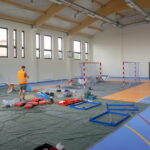 13.09.2019. Ociesęki. Ostatnie prace przy budowie hali sportowej przy Szkole Podstawowej / Michał Kita / Radio Kielce