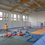 13.09.2019. Ociesęki. Ostatnie prace przy budowie hali sportowej przy Szkole Podstawowej / Michał Kita / Radio Kielce