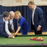 30.09.2019. Bilcza. Akcja „Świętokrzyskie Gra w Bilard”. Od lewej: Grzegorz Kędzierski - prezes PZBil,  Bogdan Wołkowski - mistrz świata w trikach bilardowych i trener drużyny NOSAN Kielce, Anna Krupka - wiceminister sportu i turystyki i Marcin Krzemiński - wiceprezes Światowej Konfederacji Sportów Bilardowych / Michał Kita / Radio Kielce