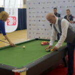 30.09.2019. Bilcza. Akcja „Świętokrzyskie Gra w Bilard”. Anna Krupka - wiceminister sportu i turystyki i Bogdan Wołkowski - mistrz świata w trikach bilardowych i trener drużyny NOSAN Kielce / Michał Kita / Radio Kielce