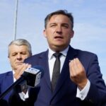 Występa. 06.09.2019. Cysterna wstydu w Świętokrzyskiem. Na zdjęciu (od lewej): Bogdan Latosiński - poseł PiS i Sylwester Chruszcz - poseł PiS / Piotr Kwaśniewski / Radio Kielce