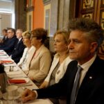 06.09.2019. Kielce. Dzień Weterana Walk o Niepodległość Rzeczypospolitej Polskiej. Na zdjęciu (od lewej): Tomasz Pleban - wicestarosta kielecki, Andrzej Bętkowski - marszałek województwa świętokrzyskiego, Urszula Olech - Urząd ds. Kombatantów i Osób Represjonowanych, Maria Zuba - poseł PiS, Wiesława Rutkowska - dyrektor Archiwum Państwowego w Kielcach i Krzysztof Słoń - senator PiS / Piotr Kwaśniewski / Radio Kielce