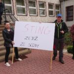 30.09.2019. Bałtów. Demonstracja przed Urzędem Gminy w Bałtowie / Anna Głąb / Radio Kielce