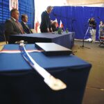 Wiślica. Uroczysta XV Nadzwyczajna Sesja Rady Miejskiej w Wiślicy - wręczenie tytułu Honorowego Obywatela Miasta Wiślica posłowi PiS Krzysztofowi Lipcowi / Jarosław Kubalski / Radio Kielce