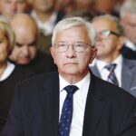 Wiślica. Uroczysta XV Nadzwyczajna Sesja Rady Miejskiej w Wiślicy - wręczenie tytułu Honorowego Obywatela Miasta Wiślica posłowi PiS Krzysztofowi Lipcowi / Jarosław Kubalski / Radio Kielce