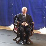 Wiślica. Uroczysta XV Nadzwyczajna Sesja Rady Miejskiej w Wiślicy - wręczenie tytułu Honorowego Obywatela Miasta Wiślica posłowi Krzysztofowi Lipcowi. Na zdjęciu: Krzysztof Lipiec / Jarosław Kubalski / Radio Kielce