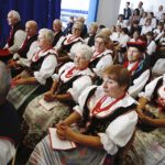 Wiślica. Uroczysta XV Nadzwyczajna Sesja Rady Miejskiej w Wiślicy - wręczenie tytułu Honorowego Obywatela Miasta Wiślica posłowi PiS Krzysztofowi Lipcowi / Jarosław Kubalski / Radio Kielce