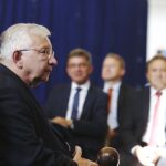 Wiślica. Uroczysta XV Nadzwyczajna Sesja Rady Miejskiej w Wiślicy - wręczenie tytułu Honorowego Obywatela Miasta Wiślica posłowi PiS Krzysztofowi Lipcowi / Jarosław Kubalski / Radio Kielce