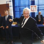 Wiślica. Uroczysta XV Nadzwyczajna Sesja Rady Miejskiej w Wiślicy - wręczenie tytułu Honorowego Obywatela Miasta Wiślica posłowi PiS Krzysztofowi Lipcowi / Jarosław Kubalski / Radio Kielce