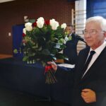 Wiślica. Uroczysta XV Nadzwyczajna Sesja Rady Miejskiej w Wiślicy - wręczenie tytułu Honorowego Obywatela Miasta Wiślica posłowi Krzysztofowi Lipcowi. Na zdjęciu: Krzysztof Lipiec / Jarosław Kubalski / Radio Kielce