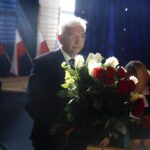 Wiślica. Uroczysta XV Nadzwyczajna Sesja Rady Miejskiej w Wiślicy - wręczenie tytułu Honorowego Obywatela Miasta Wiślica posłowi Krzysztofowi Lipcowi. Na zdjęciu: Krzysztof Lipiec / Jarosław Kubalski / Radio Kielce