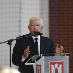 Wiślica. Uroczysta XV Nadzwyczajna Sesja Rady Miejskiej w Wiślicy - wręczenie tytułu Honorowego Obywatela Miasta Wiślica posłowi Krzysztofowi Lipcowi. Na zdjęciu: Krzysztof Lipiec / Jarosław Kubalski / Radio Kielce