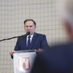 Wiślica. Uroczysta XV Nadzwyczajna Sesja Rady Miejskiej w Wiślicy - wręczenie tytułu Honorowego Obywatela Miasta Wiślica posłowi Krzysztofowi Lipcowi. Na zdjęciu: Marek Kwitek - poseł PiS / Jarosław Kubalski / Radio Kielce