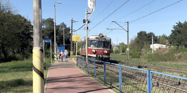 Przystanek kolejowy Kielce Słowik, pociąg osobowy / Radio Kielce