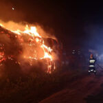 Pożar słomy w Przeuszynie w gminie Ćmielów / Ratownictwo Powiatu Ostrowieckiego