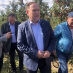 20.09.2019. Rożki, gmina Obrazów. Spotkanie zorganizowane przez posła PiS Marka Kwitka w sadzie jabłkowym / Grażyna-Szlęzak-Wójcik / Radio Kielce