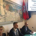 25.09.2019. Sandomierz. Sesja Rady Miasta w Sandomierzu. Na zdjęciu (od lewej): Aneta Przyłucka - sekretarz miasta, Marcin Marzec - burmistrz Sandomierza i Paweł Niedźwiedź - wiceburmistrz Sandomierza / Grażyna Szlęzak-Wójcik / Radio Kielce