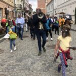 28.09.2019. Sandomierz. Happening „My piękne małpy Europy ratujemy Ziemię” / Grażyna Szlęzak-Wójcik / Radio Kielce