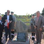 01.09.2019. Gabułtów. 80. rocznica wybuchu II wojny światowej oraz walk żołnierzy na polach gabułtowskich we wrześniu 1939 roku. Na zdjęciu (od lewej): Arkadiusz Jańczyk - sołtys wsi Gabułtów, Wacław Piwudzki - przewodniczący Rady Gminy Kazimierza Wielka,  Błażej Matera - radny, Lucjan Małek - radny, Łukasz Maderak - zastępca burmistrza / Marta Gajda / Radio Kielce