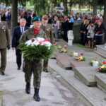 08.09.2019. Szczaworyż. Obchody 80. rocznicy bitwy pod Broniną. Wieniec składa senator RP Jarosław Rusiecki – przewodniczący Senackiej Komisji Obrony Narodowej / Marta Gajda / Radio Kielce