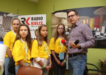 09.09.2019. Busko-Zdrój. Warsztaty edukacyjne  „Małe Miasto Busko-Zdrój". Na zdjęciu (od prawej): Stanisław Blinstrub - Radio Kielce / Marta Gajda / Radio Kielce