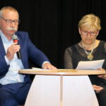 06.09.2019. Ciekoty. Narodowe Czytanie 2019. Wójt Masłowa Tomasz Lato i dyrektor „Szklanego Domu” Krystyna Nowakowska. / Centrum Edukacji i Kultury „Szklany Dom”