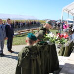 22.09.2019 Czarkowy. Uroczystości patriotyczne upamiętniające 105. rocznicę chrztu bojowego 1. Pułku Piechoty Legionów Polskich. Wieniec składa m.in. Jerzy Kolarz – starosta buski / Marta Gajda / Radio Kielce