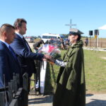 22.09.2019 Czarkowy. Uroczystości patriotyczne upamiętniające 105. rocznicę chrztu bojowego 1. Pułku Piechoty Legionów Polskich. Kwiaty składa m.in. Hubert Przybyszewski – kandydat ubiegający się o mandat posła w tegorocznych wyborach / Marta Gajda / Radio Kielce