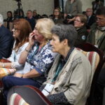 Konferencja Zespołu Świętokrzyskich i Nadnidziańskich Parków Krajobrazowych. Spotkanie zainaugurowało nowy projekt pn. RENATURYZACJA ŚRÓDLĄDOWEJ DELTY RZEKI NIDY”. Mówi Maciej Gawin – zastępca przewodniczącego Komisji Zdrowia, Polityki Społecznej i Spraw Rodziny Sejmiku Województwa Świętokrzyskiego, od lewej: