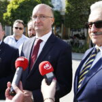 12.09.2019 Kielce. Konferencja prasowa z udziałem wiceministra spraw zagranicznych Piotra Wawrzyka. Członek Zarządu Województwa Świętokrzyskiego Marek Bogusławski, wiceminister spraw zagranicznych Piotr Wawrzyk i dyrektor ŚCO Stanisław Góźdź / Jarosław Kubalski / Radio Kielce