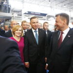 MSPO. Prezydent Andrzej Duda zwiedza ekspozycje. W środku: Anna Krupka - wiceminister sportu i turystyki i Andrzej Duda - prezydent RP / Jarosław Kubalski / Radio Kielce