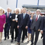 MSPO. Prezydent Andrzej Duda zwiedza ekspozycje. Od lewej: Anna Krupka - wiceminister sportu i turystyki, Piotr Wawrzyk - wiceminister spraw zagranicznych, Andrzej Mochoń - prezes Targów Kielce, Andrzej Duda - prezydent RP, Krzysztof Słoń - senator PiS, Agata Wojtyszek - wojewoda świętokrzyski. Pierwszy z prawej: Michał Cieślak - poseł PiS / Jarosław Kubalski / Radio Kielce