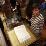 04.09.2019 Kielce. Muzeum Historii Kielc. Wystawa "Średniowieczne skarby Kielc. Rękopiśmienne księgi dawnej biblioteki kapituły kieleckiej" / Jarosław Kubalski / Radio Kielce