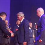 06.09.2019 Kielce. Targi Kielce. Międzynarodowy Salon Przemysłu Obronnego. Wiceminister obrony Wojciech Skurkiewicz, generał brygady Karol Dymanowski i prezes Targów Andrzej Mochoń wręczyli nagrody DEFENDER / Jarosław Kubalski / Radio Kielce