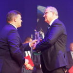 06.09.2019 Kielce. Targi Kielce. Międzynarodowy Salon Przemysłu Obronnego. Wiceminister obrony Wojciech Skurkiewicz, generał brygady Karol Dymanowski i prezes Targów Andrzej Mochoń wręczyli nagrody DEFENDER / Jarosław Kubalski / Radio Kielce