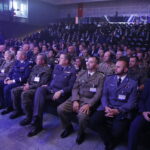 06.09.2019 Kielce. Targi Kielce. Międzynarodowy Salon Przemysłu Obronnego. Wiceminister obrony Wojciech Skurkiewicz, generał brygady Karol Dymanowski i prezes Targów Andrzej Mochoń wręczyli nagrody DEFENDER / Jarosław Kubalski / Radio Kielce