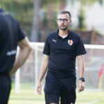 11.09.2019 Kielce. Piłka nożna III liga. Mecz Korona II Kielce - Podlasie Biała Podlaska. Trener Korony II Maciej Śmiech / Jarosław Kubalski / Radio Kielce