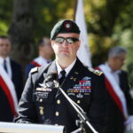 11.09.2019 Kielce. Uroczystości pod pomnikiem Homo Homini w 18. rocznicę zamachu na World Trade Center. Podpułkownik Matthew Hofmeister / Jarosław Kubalski / Radio Kielce