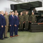 19.09.2019 Skarżysko - Kamienna. Podpisanie umowy  na dostawę dla wojska pocisków rakietowych Feniks. W pierwszym rzędzie od lewej: prezes PGZ Witold Słowik,  gen. bryg. Dariusz Pluta, szef MON Mariusz Błaszczak i prezes MESKO Tomasz Stawiński / Jarosław Kubalski / Radio Kielce