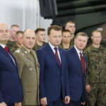 19.09.2019 Skarżysko - Kamienna. Podpisanie umowy  na dostawę dla wojska pocisków rakietowych Feniks. Prezes PGZ Witold Słowik,  gen. bryg. Dariusz Pluta, szef MON Mariusz Błaszczak i prezes MESKO Tomasz Stawiński / Jarosław Kubalski / Radio Kielce