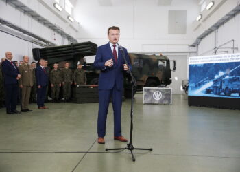 19.09.2019 Skarżysko - Kamienna. Podpisanie umowy  na dostawę dla wojska pocisków rakietowych Feniks. Minister Obrony Narodowej Mariusz Błaszczak / Jarosław Kubalski / Radio Kielce
