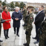 21.09.2019 Kielce. Przysięga elewów WOT. Pułkownik Artur Barański, wojewoda Agata Wojtyszek i poseł Krzysztof Lipiec / Jarosław Kubalski / Radio Kielce