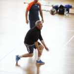 25.09.2019 Kielce. Europejski Dzień Sportu. Mecz pomiędzy zespołami Kuratorium Oświaty w Kielcach i Urzędu Marszałkowskiego Województwa Świętokrzyskiego w hali sportowej VI LO / Jarosław Kubalski / Radio Kielce