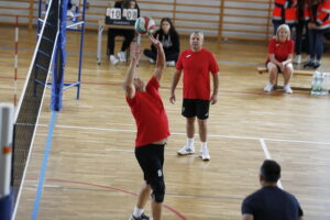 25.09.2019 Kielce. Europejski Dzień Sportu. Mecz pomiędzy zespołami Kuratorium Oświaty w Kielcach i Urzędu Marszałkowskiego Województwa Świętokrzyskiego w hali sportowej VI LO / Jarosław Kubalski / Radio Kielce