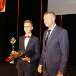 30.09.2019 Kielce. Mała scena KCK. Prezydent Bogdan Wenta wręczył nagrody "Nadzieje Kielc". Statuetkę odebrał Bartosz Chudzicki / Jarosław Kubalski / Radio Kielce